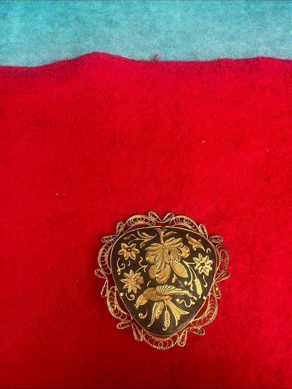 Vintage-Inspired Gold and Black Floral Brooch Set - Women Jewelry